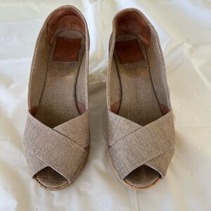 Tory Burch Women's Beige/ gold linen Peep-Toe Wedges, size 8